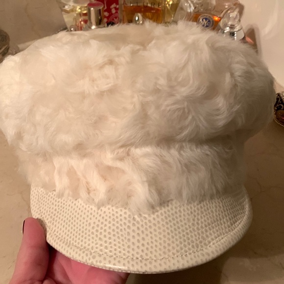 ERIC JAVITS PERSIAN CAP IN OFF WHITE ITALIAN LAMB FUR WITH LOGO BUCKLE PACKABLE - Picture 6 of 15